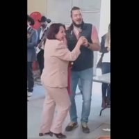 Captan a precandidata de Morena a gubernatura de Querétaro enfiestada y sin cubrebocas