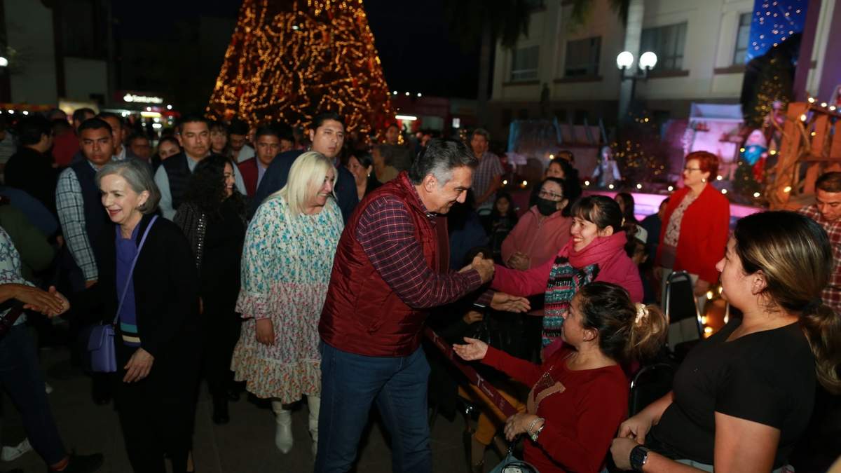 Conviven Américo y María con familias en concierto por Día de Reyes