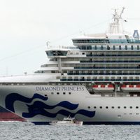 Van 490 muertos por coronavirus; Japón pone en cuarentena un crucero