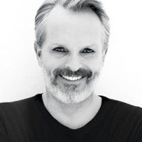 Miguel Bosé dará reveladores detalles de su vida en una bioserie: "Mi infancia fue muy atormentada"