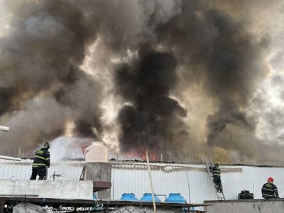 Incendios en la CDMX: En la Morelos se quemó una bodega y en la Cuauhtémoc puestos de un mercado