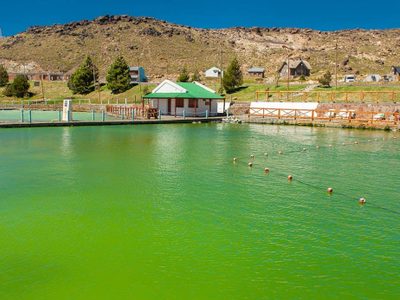"No hay abandono, ni privatización": ¿Cómo es la situación real en las Termas de Copahue?