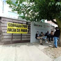 Servicios de Salud de Oaxaca adeudan renta, les cierran oficinas