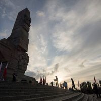 Polonia realiza funerales de Estado para 700 víctimas de la Segunda Guerra Mundial