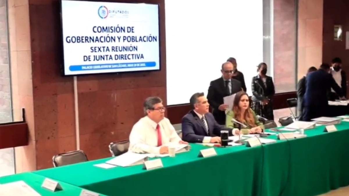 Alejandro Moreno en la reunión de la Comisión de Gobernación