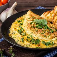La receta fácil de tortilla francesa que siempre sale bien: ingredientes simples y un truco para que quede perfecta