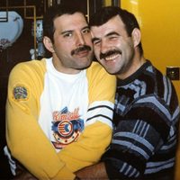 Distendido y sonriente: Freddie Mercury en un inédito video junto a su amor, Jim Hutton