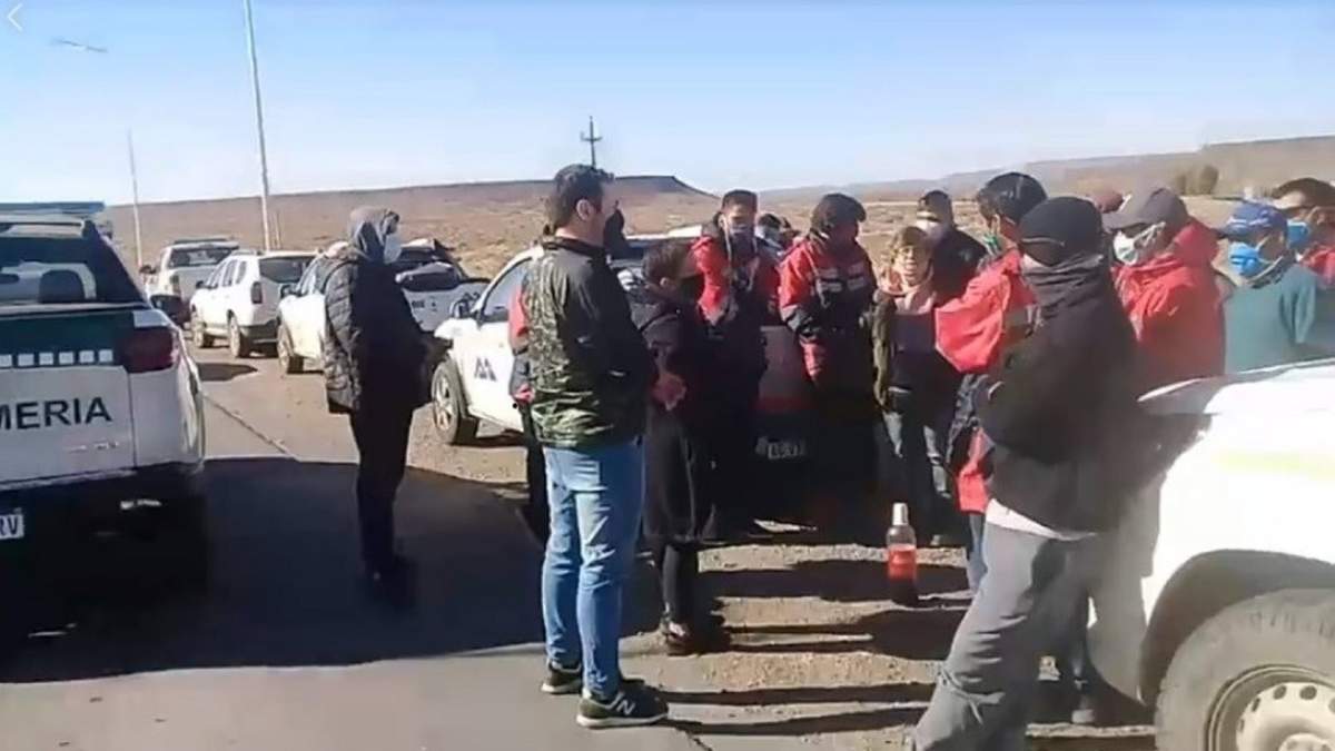 Reunión de Soledad Martínez en ruta 22 con mineros de Andacollo.