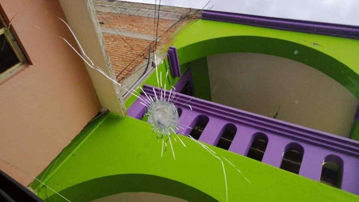 Una camioneta baleada durante el enfrentamiento
