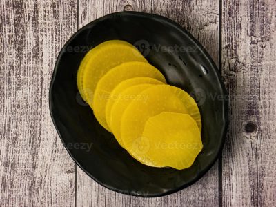 Danmuji, el banchan de la cocina coreana que es muy fácil de hacer en casa y es perfecto para la picada