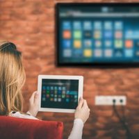 Conectá tu computadora a tu TV sin cables ni apps con un simple truco que te va a encantar