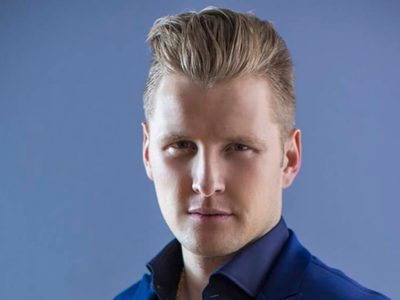 Alexander Acha une su talento a otras celebridades para ayudar a los afectados por el coronavirus