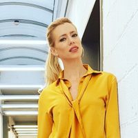 El look que usó Nicole Neumann para tomar sol en pleno otoño