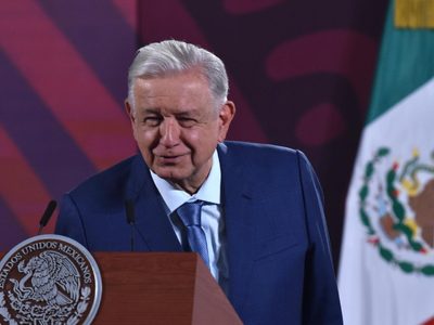 AMLO defiende a Ana Guevara y culpa al neoliberalismo por el mal desempeño de México en París 2024