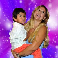 Todo amor: tras el emotivo momento con Maradona, Verónica Ojeda y Dieguito continuaron el festejo