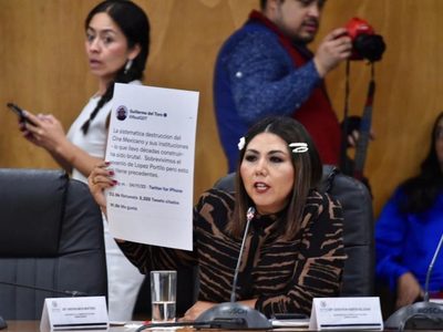 Diputados de PAN y PRI reclaman a Alejandra Frausto en su comparecencia