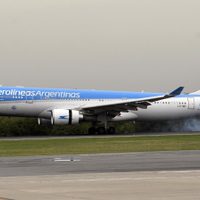 El Gobierno le quitó la exclusividad de estacionamiento a Aerolíneas Argentinas en el Aeroparque