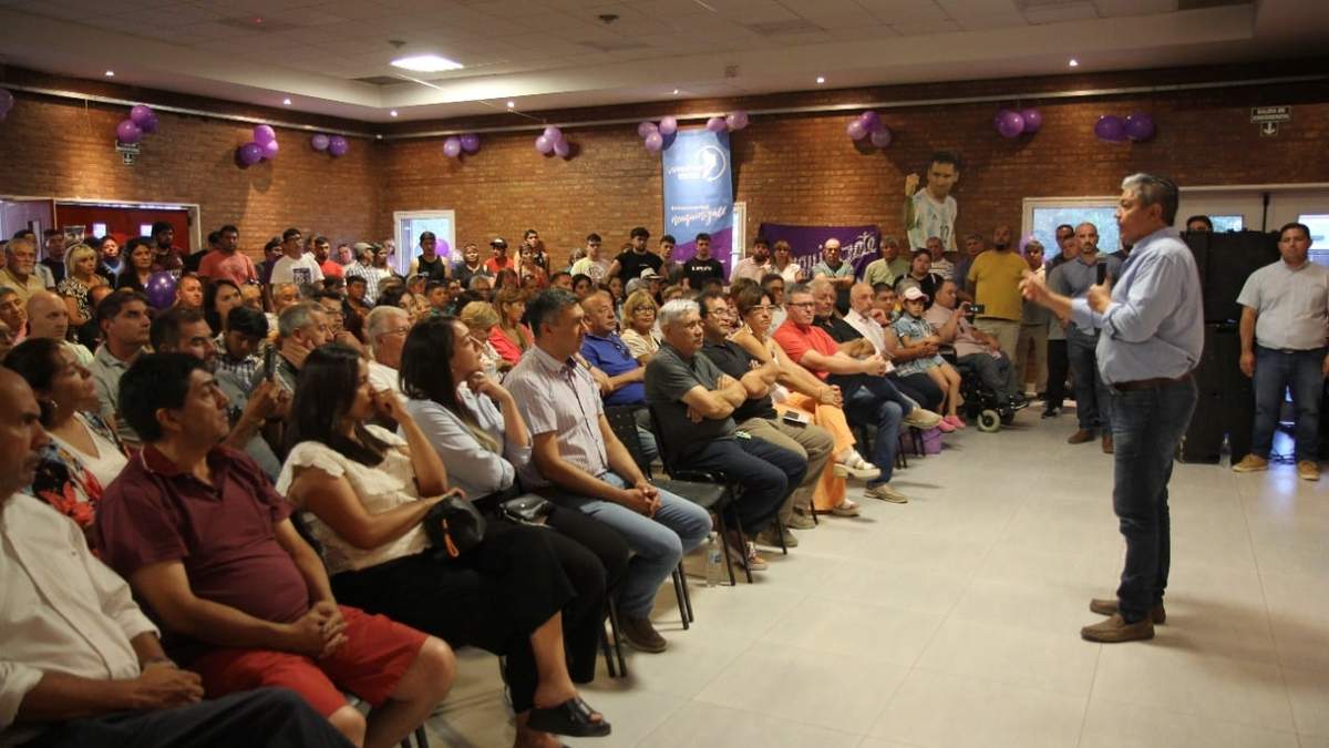 Rolando Figueroa durante el acto en la localidad. Fuente: (Prensa Rolando Figueroa).