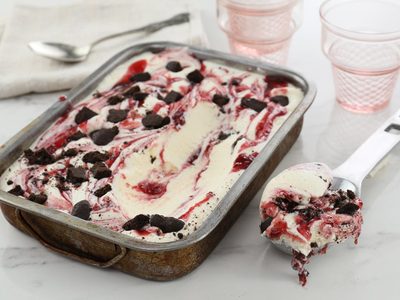 Receta dulce para atravesar la ola de calor: helado casero de yogur y frutos rojos