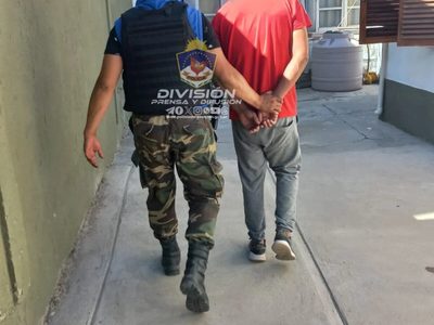 La Policía realizó dos allanamientos en donde encontraron 43 plantas de marihuana