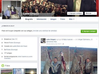 Funcionario de Durango presume haber cazado dos venados cola blanca