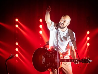 Abel Pintos se emocionó tras su show en Comodoro Rivadavia