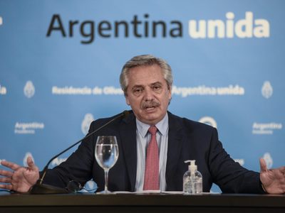 "Te la tenés que sacar de encima": Alberto Fernández apuntó contra una periodista por sus "mentiras"