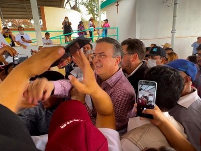 Ebrard fue recibido al grito de "¡Presidente!" durante campaña de Julio Menchaca en Hidalgo (Video)