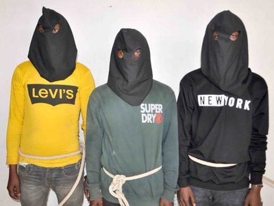 Influencer española fue víctima de violación grupal frente a su esposo en India; cuatro detenidos