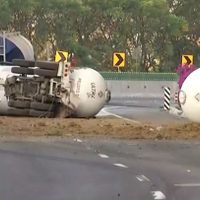 Volcadura de pipa con gas LP cerca de 'la Pera” provoca cierre total de la México-Cuernavaca y severo caos vial