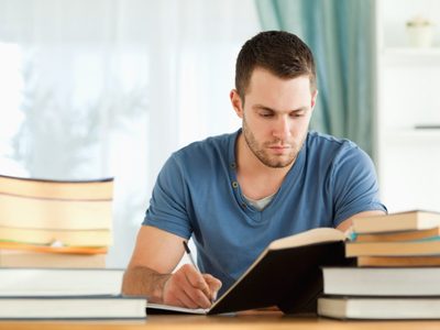 Entregaron 200 becas para el presente año a estudiantes neuquinos