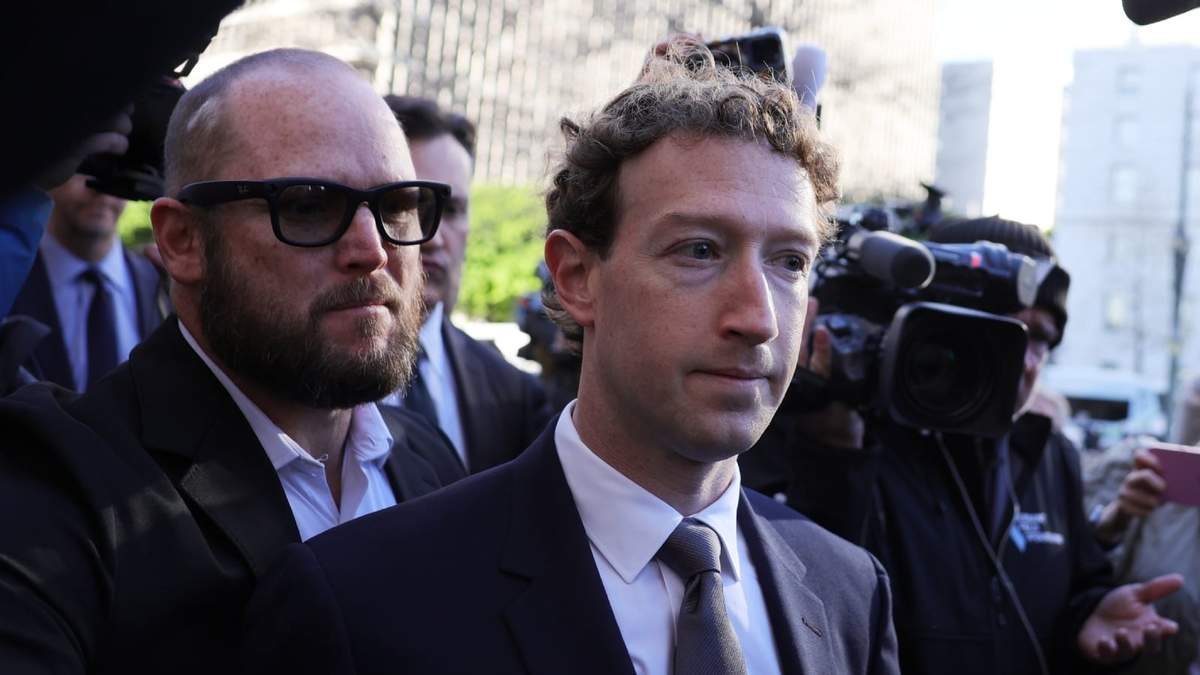 El CEO de Meta, Mark Zuckerberg, llega a un juicio histórico sobre si las redes sociales vuelven adictos a los niños, el miércoles 18 de febrero de 2026, en Los Ángeles