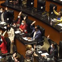 Aprueban periodo extraordinario sin desafuero de Toledo y Huerta