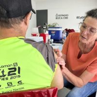 Más de 3 mil personas recibieron la vacuna en el inicio de la campaña antigripal