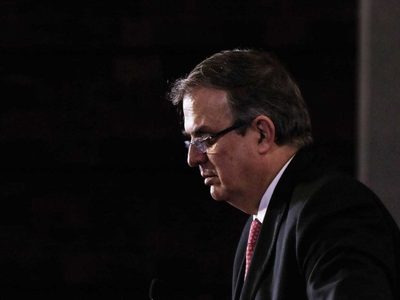 Ebrard descarta que el gobierno pida cuentas al embajador de Perú en México por conflicto con AMLO