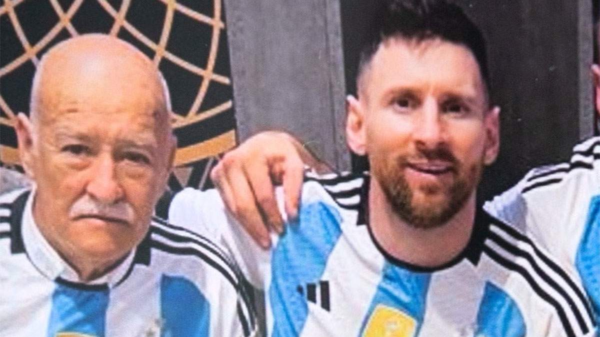 Omar Souto con Messi en 2022.