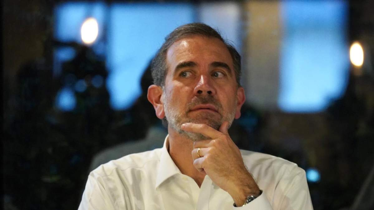 Lorenzo Córdova, entre los firmantes
