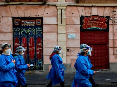 Nuevo récord de fallecidos: Argentina reportó 561 muertes por coronavirus
