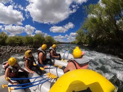Aventura en el río Chimehuin: guía para llegar y disfrutar del rafting con precaución