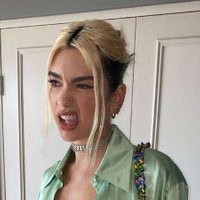 ¡Lo que faltaba! Dua Lipa cambió su look a modo “naranja cuarentena”. ¿Cómo le quedó?