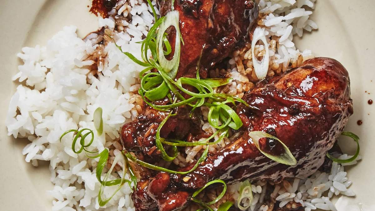 Adobo filipino. Fuente: (Instagram).
