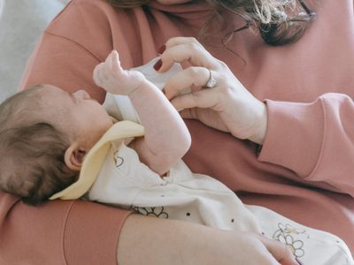 Tras un fallo de la Justicia, una prepaga deberá cubrir $900 mil por mes en leche medicamentosa para una familia