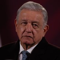 Loret de Mola tiene un departamento “que no lo tiene ni Slim”: AMLO