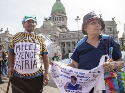 Caos y represión en la última marcha de jubilados frente al Congreso: gases y heridos
