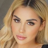¡Alto voltaje! Alexa Dellanos en una escena de alto vuelo junto a un hombre ¿Cómo se anima a tanto?