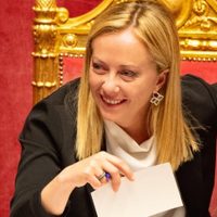 El patrón discursivo de la “primer ministro” italiana Giorgia Meloni causa polémica