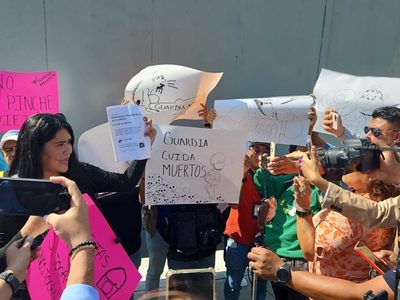 Protestan en cuartel de la Guardia Nacional por agresiones contra reporteros