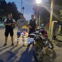 Una moto robada apareció en estado de abandono en el Parque Central