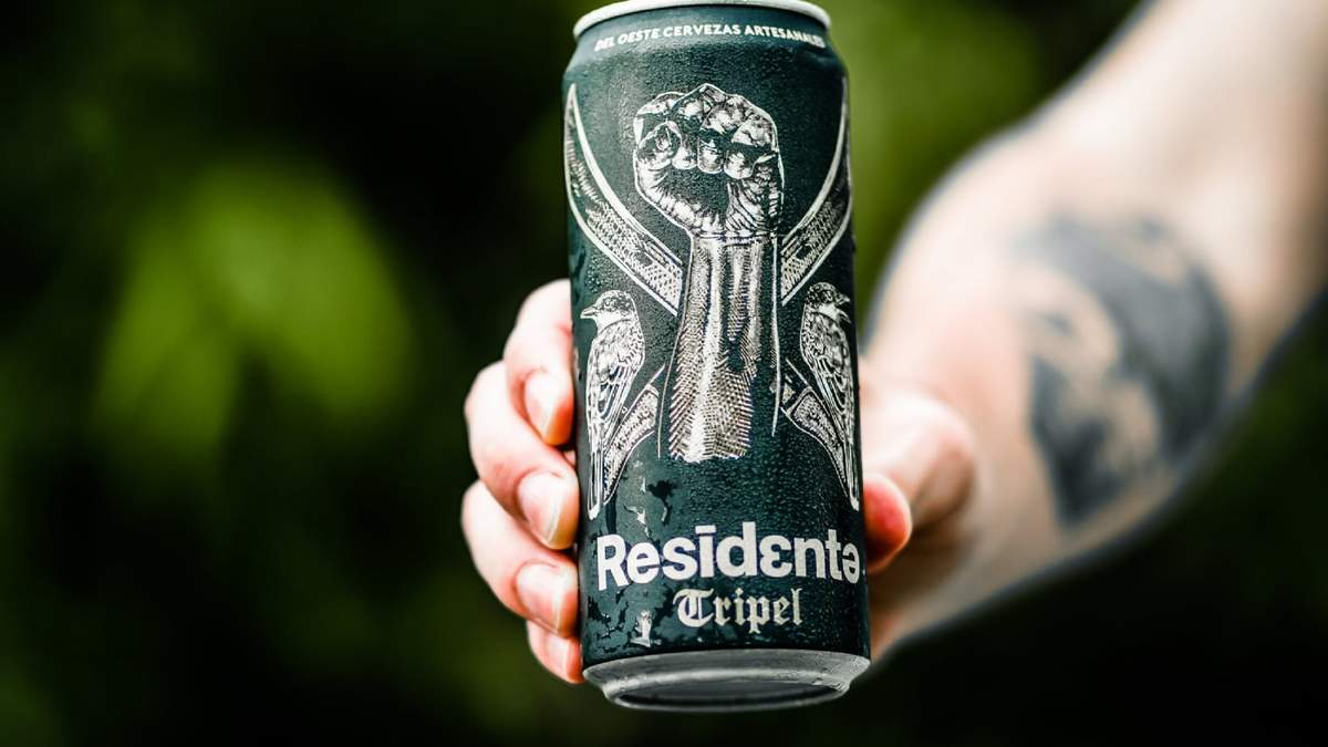 El cantante portorriqueño lanza su cerveza Tripel. Fuente: (Instagram)
