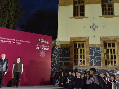 AMLO admite error con recorte a universidades en reapertura de la normal de El Mexe